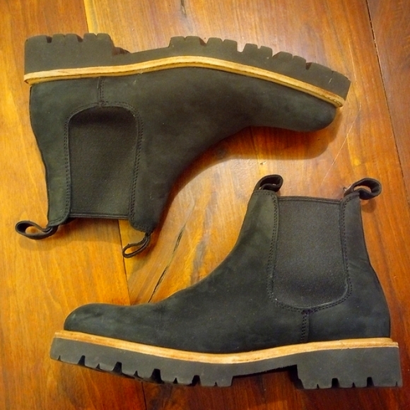 Nisolo Go-To Black Lug Leather Chelsea Boots - Picture 8 of 8